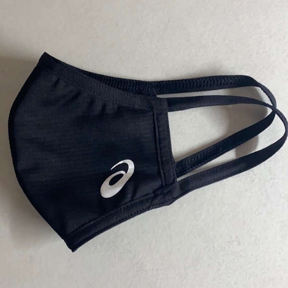 Asics three layer black mask. Tried on didnt fit - Picture 1 of 4